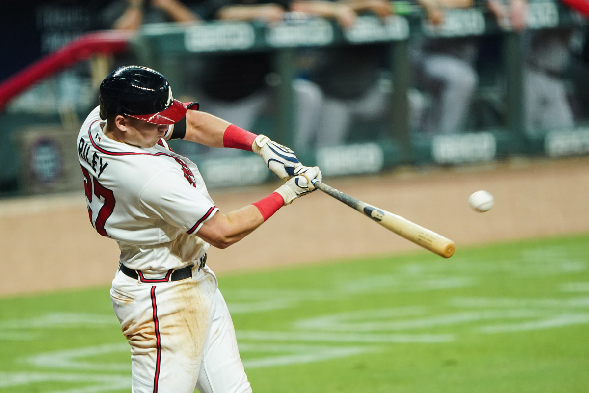 Braves' Chipper Jones helping Austin Riley