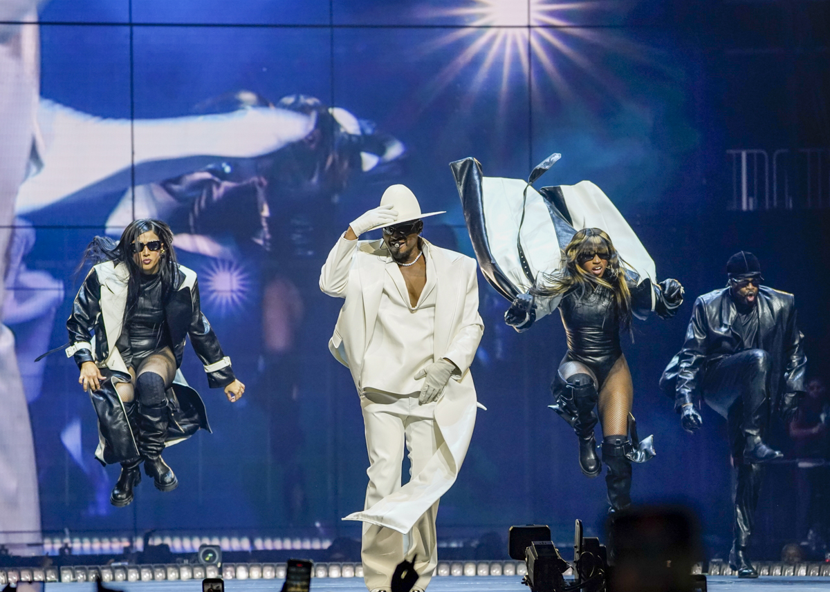 Photo: Usher performing at State Farm Arena