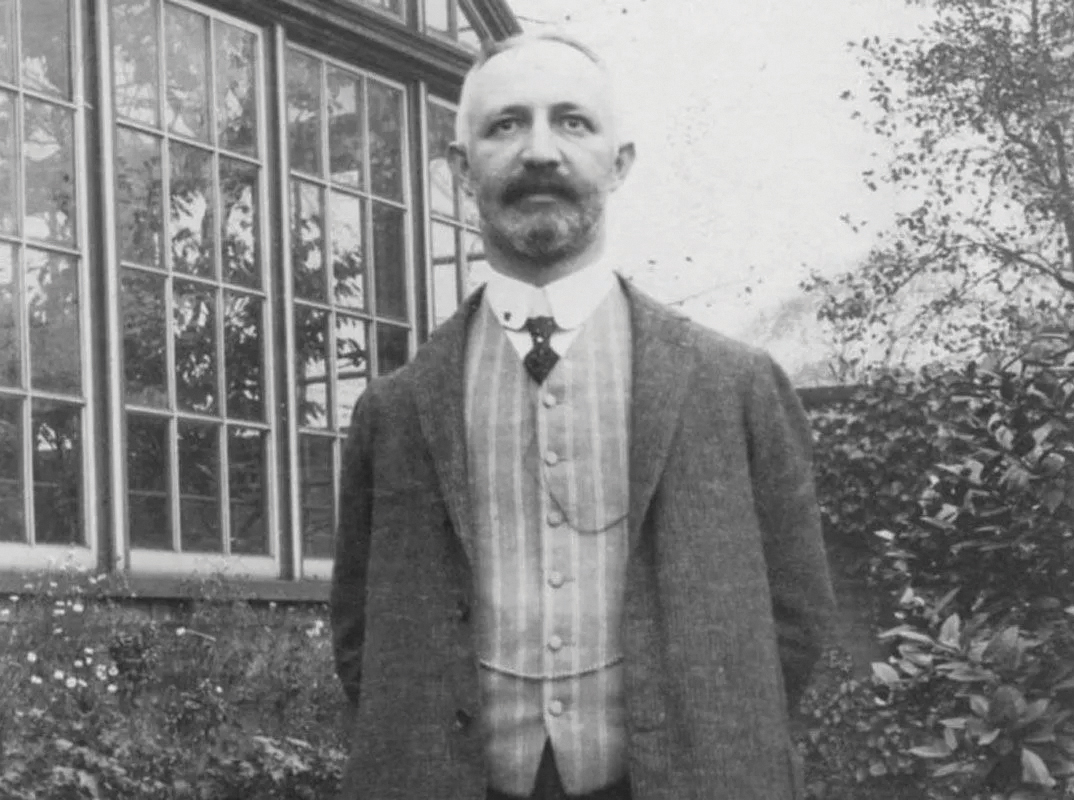A black and white photo of perfumer Adolphe Saalfeld